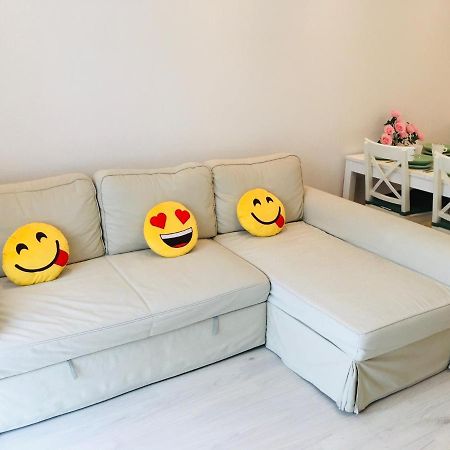 3 Rooms Aircon Apartment With Free Parking, Balcony Walking Distance Old Town Krasków Εξωτερικό φωτογραφία